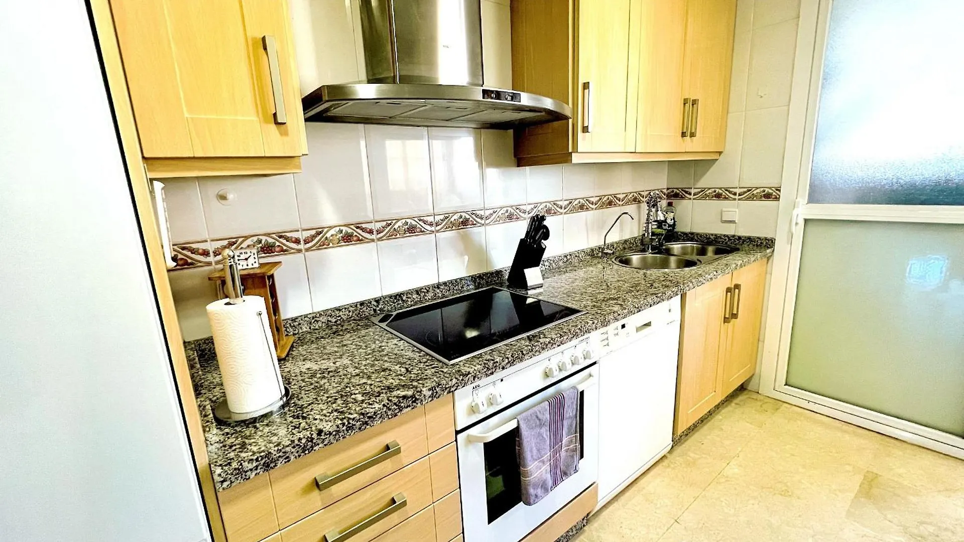 Serene Family Oasis: Poolside Retreat with Convenient Amenities Benalmadena